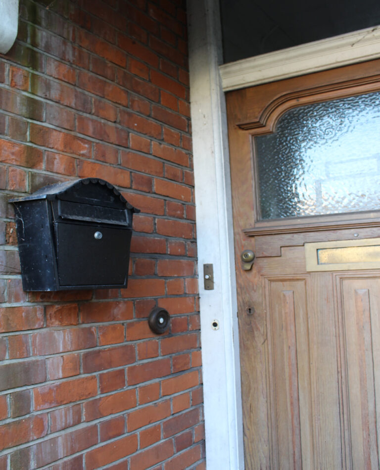 lock replacement, old woodn door